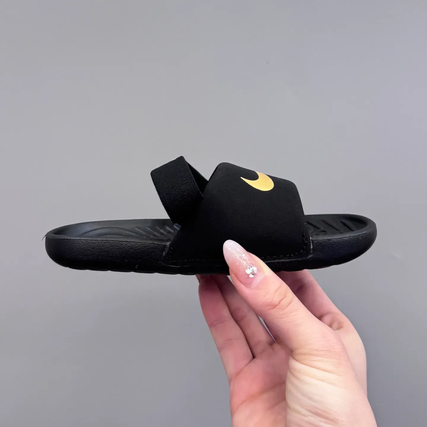 絶対流行！シンプル 履きやすい 定番 靴 シューズ キッズ サンダル スライド