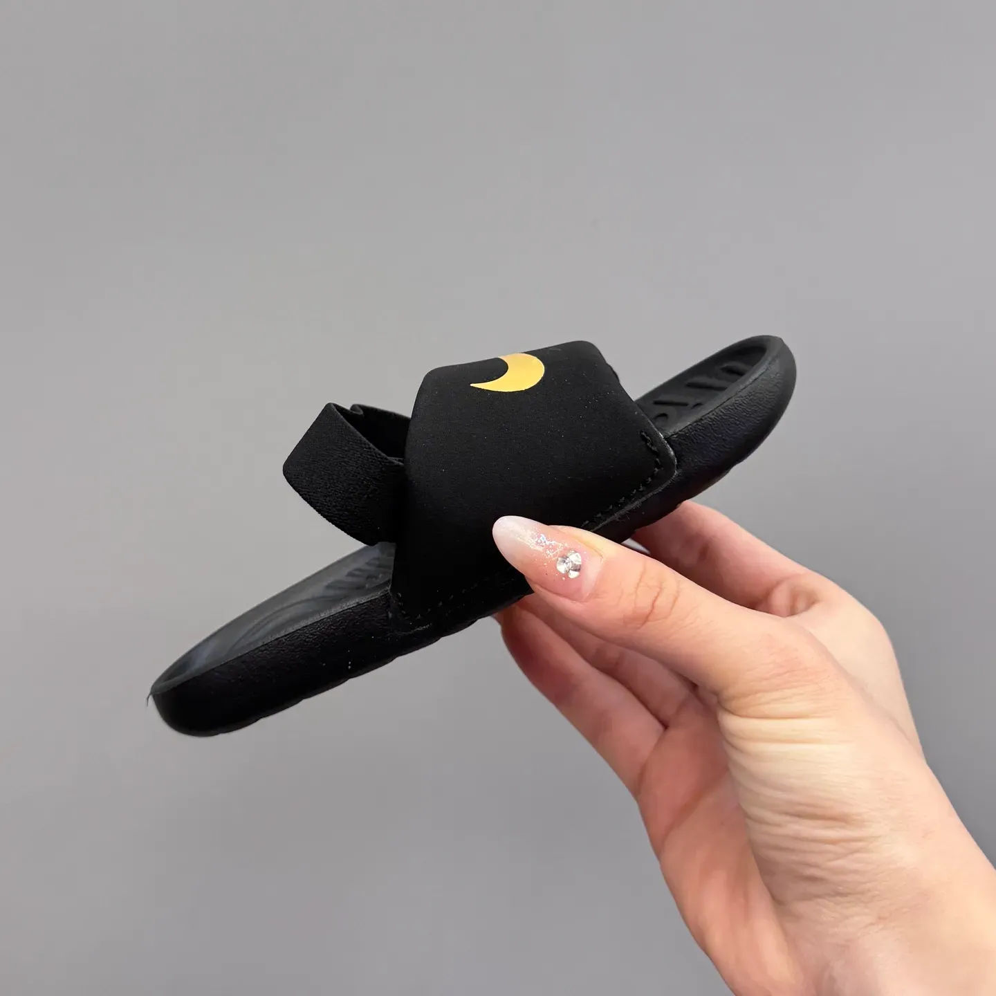 絶対流行！シンプル 履きやすい 定番 靴 シューズ キッズ サンダル スライド