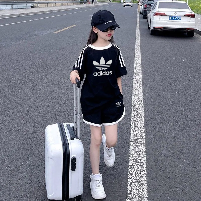 【90-160cm】二点セット デザイン満点 大注目 カジュアル 合わせやすい 女の子 半袖 Ｔシャツ＋ショートパンツ セットアップ