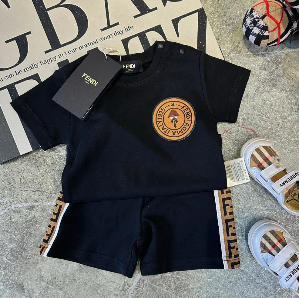 【66-110cm】二点セット 絶対欲しい 高品質 カジュアル 快適 半袖 Ｔシャツ＋ショートパンツ セットアップ