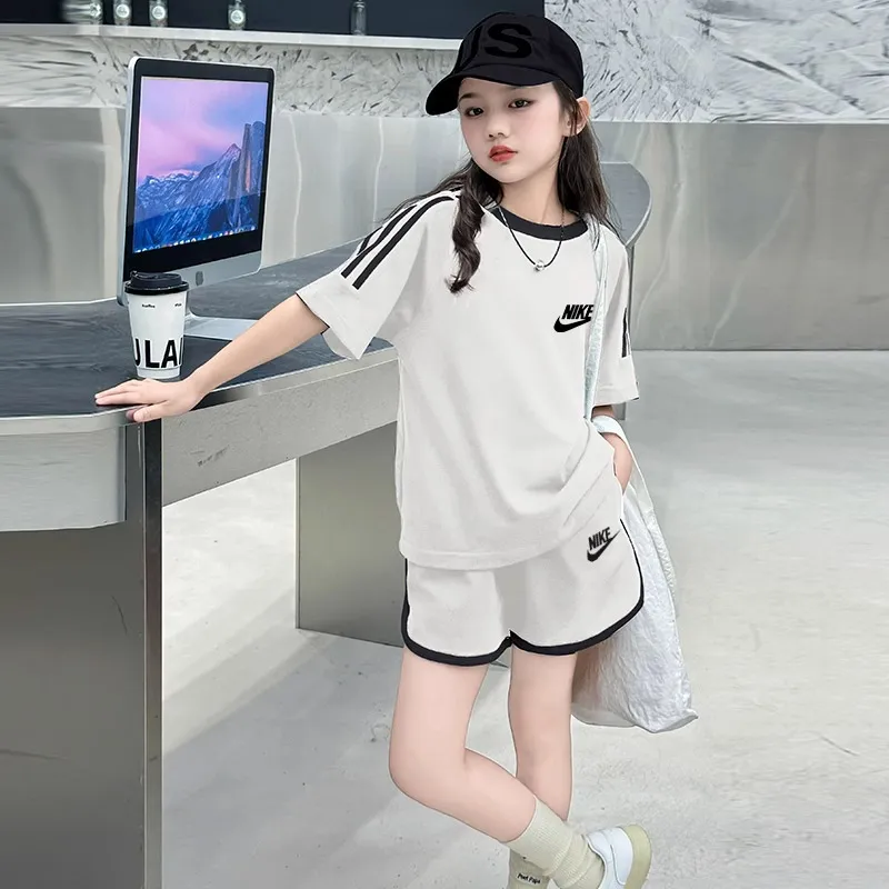 【90-160cm】二点セット 単品注文OK 爆売れ中 スポーティ 女の子 半袖 Ｔシャツ＋ショートパンツ セットアップ