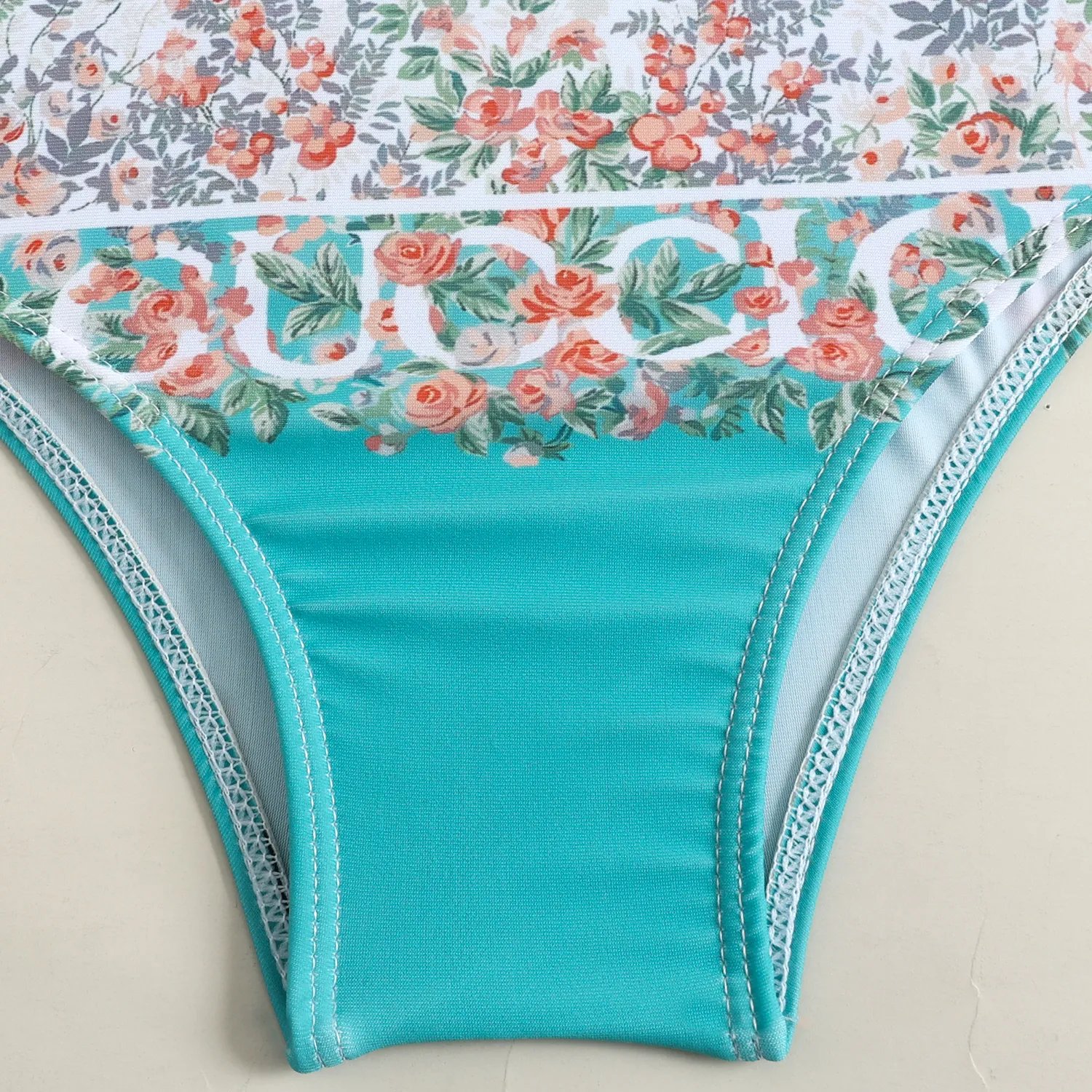 【90-150cm】今季も大流行大活躍 キュート フリル ビーチ 水着