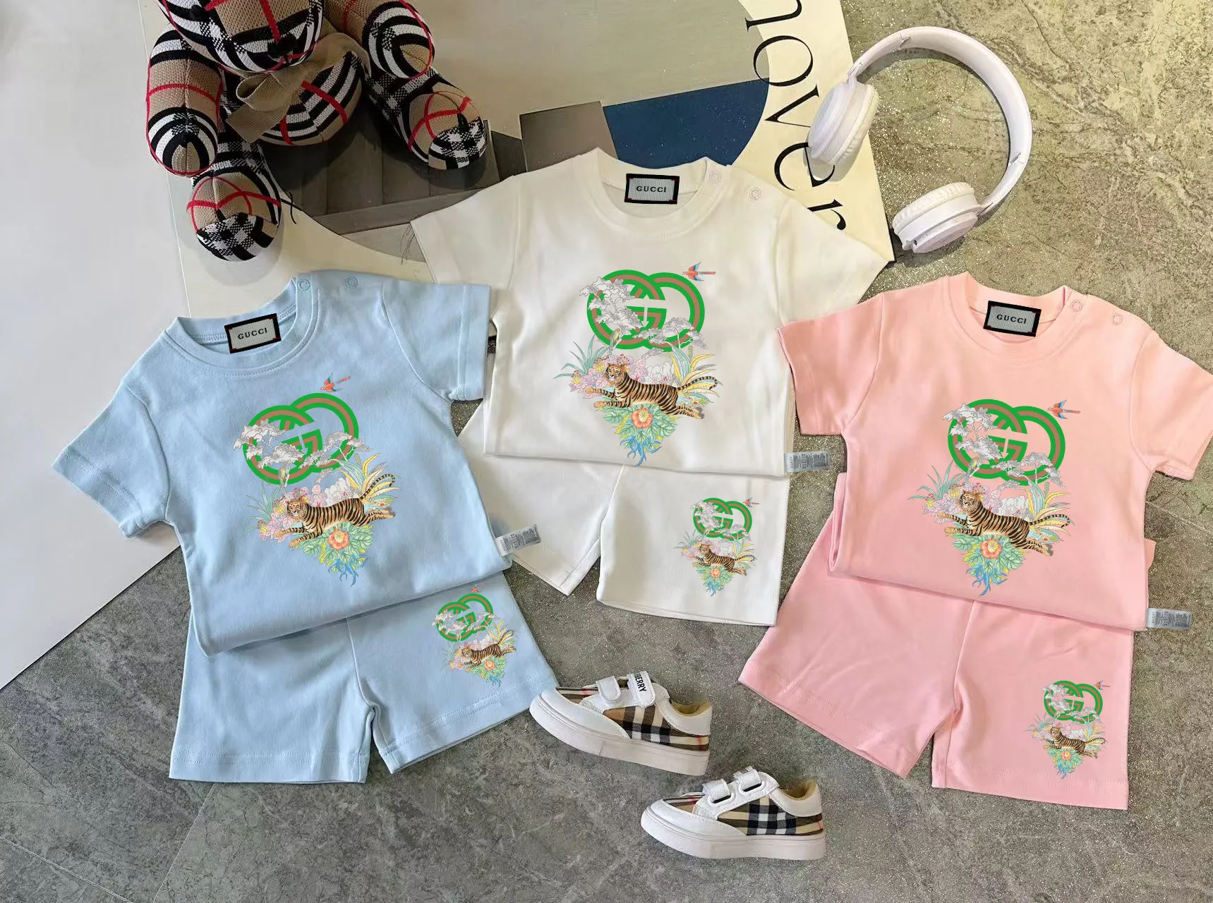 【66-110cm】二点セット デイリー使いに最適 トレンド  可愛い 軽やかな着心地 半袖Ｔシャツ+ショートパンツ セットアップ